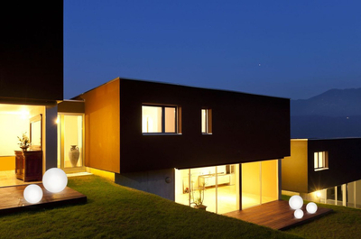 Dritë dekorative kopshti Shining Globe LED 50, me diell, IP44, e bardhë