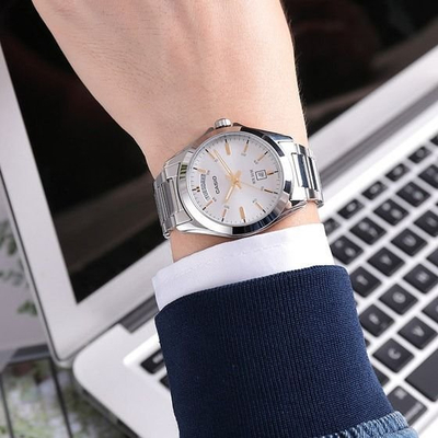 Ora dore Casio MTP-1370D-7A2, analog, çelik inox, argjendi