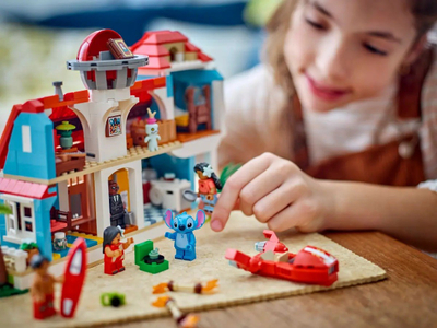 Lodër ndërtuese LEGO Lilo and Stitch Beach House, set ndërtimi, shumëngjyrëshe