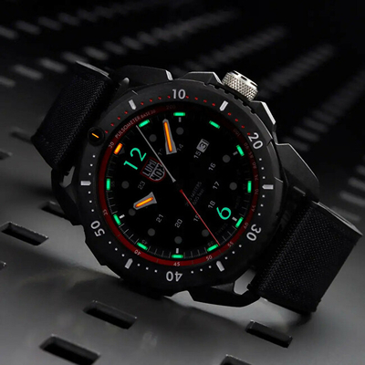 Orë për meshkuj Luminox Land ICE-SAR Arctic, e zezë/kuqe