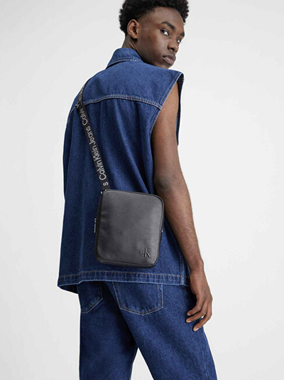 Çantë krahu për meshkuj Calvin Klein, e zezë