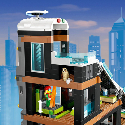 Set ndërtimi LEGO City Ski and Climbing Center 60366, 7+ vjeç, me ashensor që punon, shumëngjyrësh