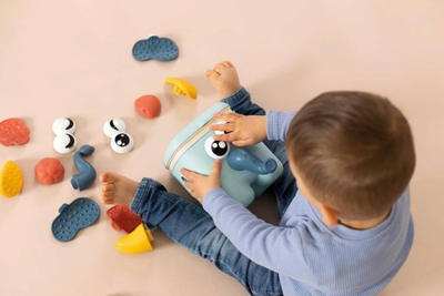 Игра со клинови Smoby Little Cubo Kaboom, 15 делови, со фигури на животни, многуобојна