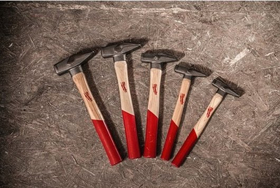 Çekiç Milwaukee Hickory Locksmith 200 g, me dorezë druri, i kuq