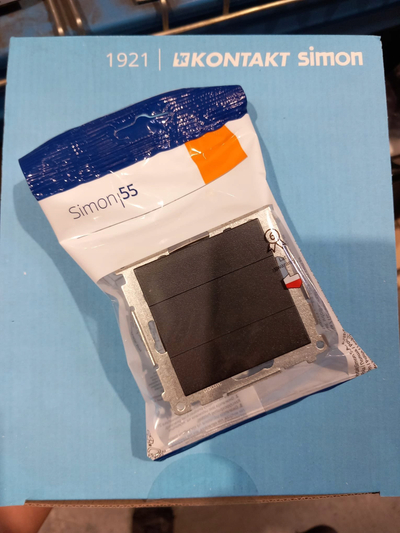 Kapak mbulues Simon55 TPS.01/149, montim i thelluar, plastikë PC, i zi mat