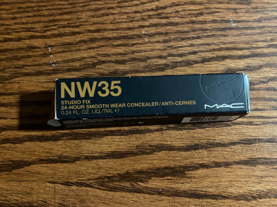 Korrektor MAC Studio Fix 24 Hour Smooth Wear, NW35, i lëngshëm