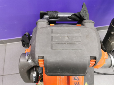 Fryrës me benzinë Husqvarna 580BTS, 3130W, për në kurriz, portokalli