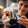 Set LEGO Star Wars Helmet Clone Commander Cody 75350, 766 copa, i bardhë me portokalli