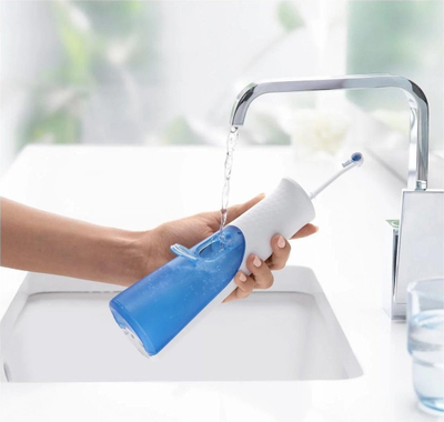 Irigator oral Oral-B AquaCare 4, me presion që e rregullon vetë, portativ, i bardhë