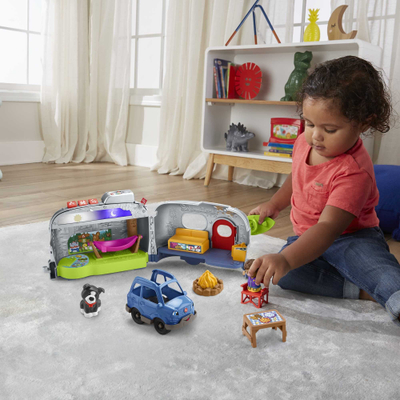 Set lodrash Fisher-Price Little People Camper HMV92, karavan kampingu për kalamaj të vegjël, shumëngjyrësh