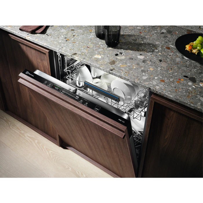 Lavastovije e integruar Electrolux EEQ47210L, 13 sete, klasa E, e bardhë