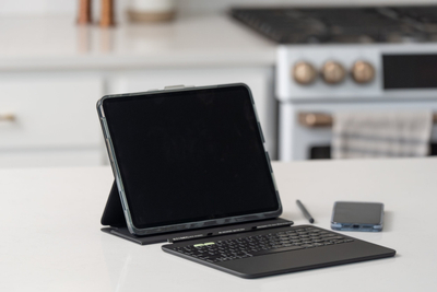 Tastierë me folio ZAGG Pro Keys 2, për iPad Air 13" M3 M2, Bluetooth, e zezë