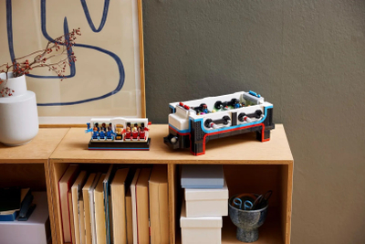 Lodër LEGO Ideas Table Football 21337, tavolinë mini futbolli, 22 minifigura, shumengjyrëshe
