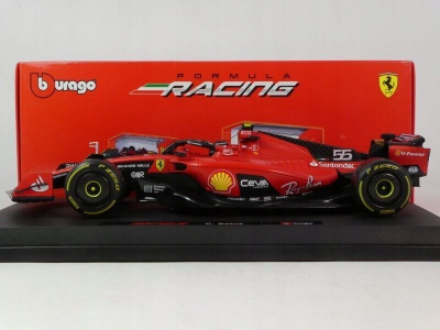 Model makine Bburago Ferrari SF-23 F1 2023 Sainz, shkall 1:18, me helmetë, e kuqe