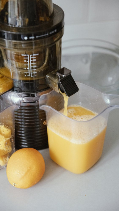 Shtrydhëse frutash 4Swiss BM202, cold press, me shpejtësi të ulët, e zezë
