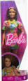 Kukull Barbie Fashionistas me flokë kaçurrel kafe, fustan Good Vibes, çizme lejla