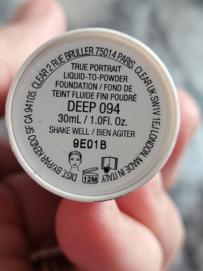 Fondatinë e lëngshme KVD True Portrait 094 Deep, 30ml, mbulim i rregullueshëm