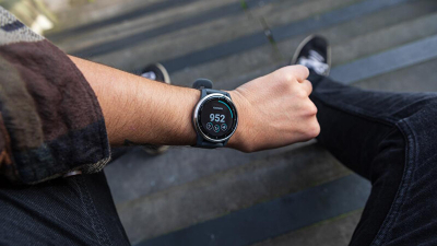 Orë e mençur Garmin VívoActive4, e argjendtë/hirtë