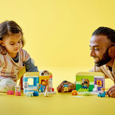 Lodra me lego ndërtimi LEGO Duplo Town Life in Kindergarten 10992, edukative, për kalamoj 2+