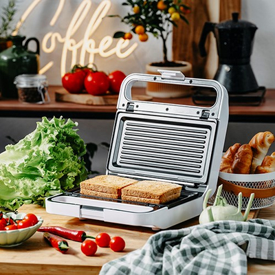 Toaster sanduiçesh Adler AD 3070W, 750W, pllaka jo ngjitëse, i bardhë