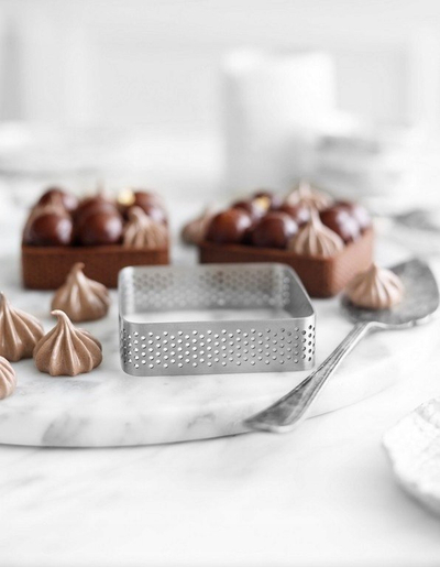 Formë pjekjeje katrore Patisse, 7 cm, çelik inox, e shpuar