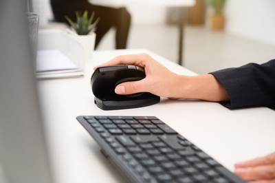 Maus ergonomik Contour Design Unimouse, pa tel, për dorën e djathtë, i zi