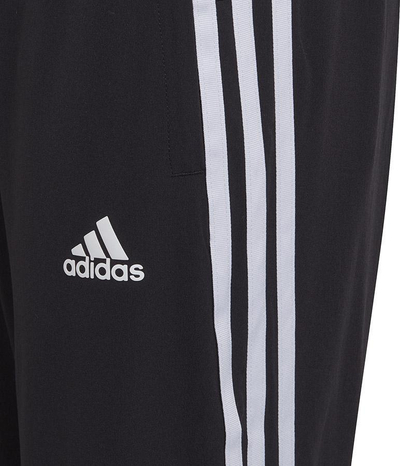 Pantallona sportive Adidas Performance Portov, me funde me gominë, me tre vija anësore, të zeza me të bardha