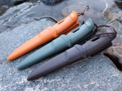 Thikë kampingu Light My Fire Swedish Fire Knife, Sandvik inoks, me ndezëse zjarri të futme, jeshile