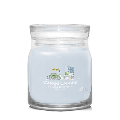 Qiri aromatik Yankee Candle Signature Medium A Calm & Quiet Place, 368g, në kavanoz qelqi, blu
