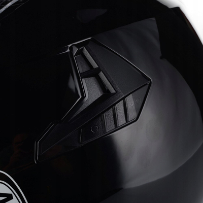 Helmetë motoçiklete e hapur, vizor dielli, e zezë me shkëlqim