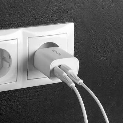 Karikues universal Lindy 73413, 20W, 2 porte USB USB C, i bardhë