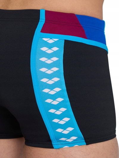 Rroba banjo për burra Arena Icons Swim Short Panel 90, MaxLife Eco, i bë që s’e ha klori, e zezë me blu