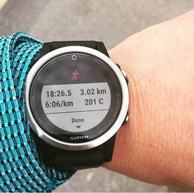 Orë dore Garmin Fenix 5S Blue band
