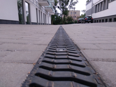 Kanal drenazhi polimerik SELF B125, i lartë 10 cm, dalje Ø110, i zi