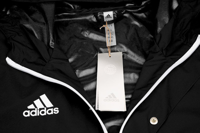Xhaketë sportive Adidas Entrada 22 IK4010, që s’e merr uji, për burra, e zezë