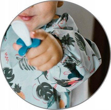 Përparëse me mëngë BabyOno 1476/02 Toukans, ujërezistuese, me xhep, shumëngjyrëshe