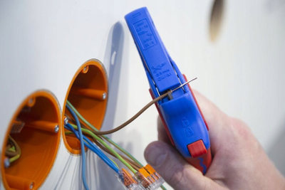 Mjet për zhvesh kabllosh Weicon Pro Wire Stripper No.5, me ndalesë të rregullueshme, i rehatshëm në dorë, ngjyrë e verdhë