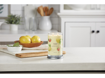 Qiri aromatik Yankee Candle Signature Tumbler Iced Berry Lemonade Scented Candle, 567 g