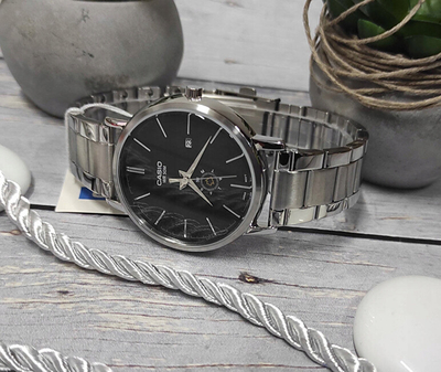 Orë për femra Casio MTP-B125D-1AVEF, e argjendtë