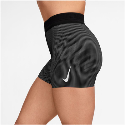 Shorce sportive Nike AeroSwift Dri-FIT ADV për gra, me rrjetë, të zeza