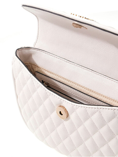 Çantë crossbody GUESS Atabey Convertible Flap, mesatare, off white