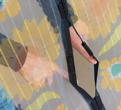 Perde kundër mushkonjave InnovaGoods Anti Mosquito Curtain, rrjetë e imët, montim në derë, e zezë