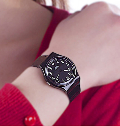 Orë dore Swatch Black Suit GB247T