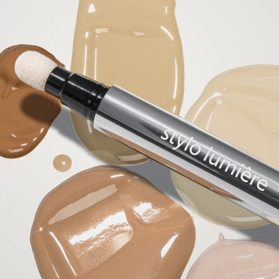 Highlighter pen Sisley Stylo Lumière 5 Warm Almond, për fytyrë, për efekt shkëlqim