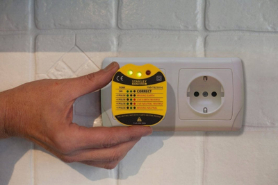 Testues rryme Stanley FatMax FMHT82569-6, për priza 230V, me drita LED treguese, i verdhë