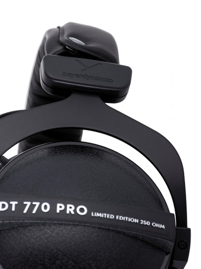 Kufje Beyerdynamic DT 770 PRO 250 OHM, me kabllo, të zeza