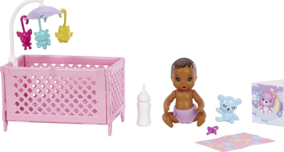 Set lodër Barbie Skipper Babysitters Crib Playset, me bebe kukull, krevat me gërvishka, rozë