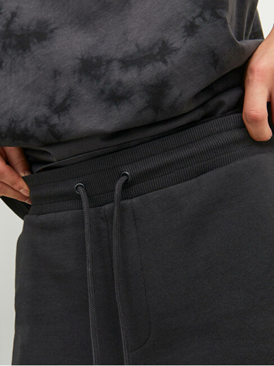 Pantallona të shkurtë Jack&Jones JPSTSHARK Comfort Fit, të zi
