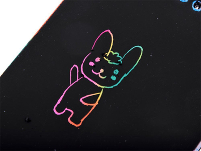 Bllok shënimesh Jokomisiada ZA3913, Rainbow Scratch, format A6, me stilus druri, i zi