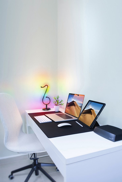 Llambë tavoline Activejet MELODY, LED RGB muzikore, me telekomandë dhe aplikacion, e zezë
